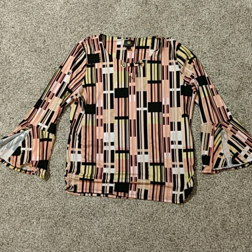 JM collection ladies L geometric top